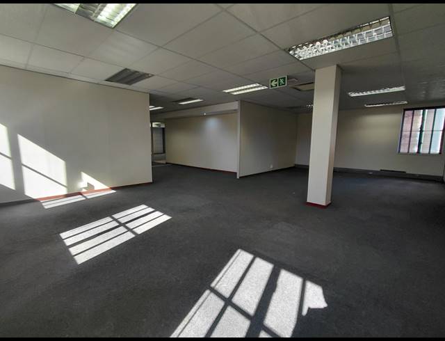 174M² OFFICE TO LET IN BRYANSTON